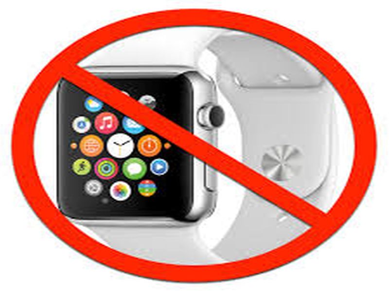 When the mobile was banned, the use of smart watch was used by the BJP worker | मोबाईल बंदी असताना स्मार्ट घड्याळाचा वापर भाजपा कार्यकर्त्याला भोवला