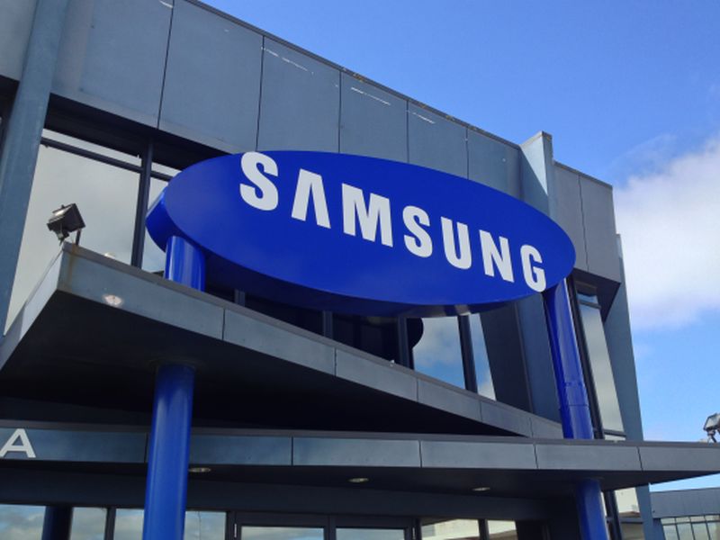 'Samsung' wrongly asks employees to provide cancer, Rs 95 lakh forgiveness | 'सॅमसंग'च्या चुकीनं कर्मचाऱ्यांना कॅन्सर, 95 लाखांची भरपाई देत मागितली माफी