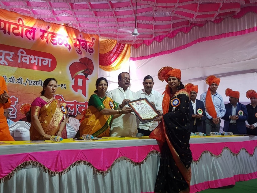Smita Bachhav from Chalisgaon honored with the 'Khandesh Maratha Virgo' award | चाळीसगाव येथील स्मिता बच्छाव ‘खान्देश मराठा कन्या’ पुरस्काराने सन्मानित