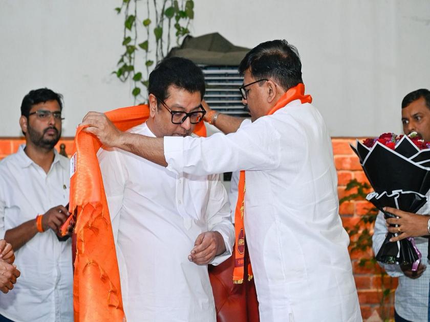 Upazila chief of Shiv Sena Shinde group Santosh Shinde joined MNS in the presence of Raj Thackeray | ठाणे जिल्ह्यातच मनसेचा एकनाथ शिंदे गटाला धक्का; उपजिल्हाप्रमुखाचा जय महाराष्ट्र