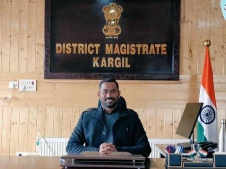 Melghat to Kargil ... Santosh Sukhdeve as Maratha Collector in Kashmir Valley | मेळघाट ते कारगिल... काश्मीर खोऱ्यात जिल्हाधिकारीपदी मराठामोळे संतोष सुखदेवे