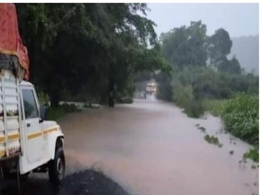 Water in Mandukali due to rain; Gaganbawda-Kolhapur road closed since night | पावसामुळे मांडूकलीत पाणी; गगनबावडा-कोल्हापूर मार्ग रात्रीपासून बंद