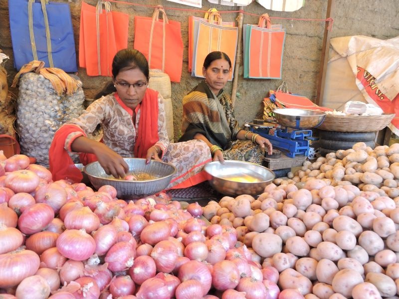 inspirational story of vegetable sellers girl after great success in mpsc will work in mantralaya | भाजी विक्रेतीची मुलगी एमपीएससीत सहावी; आता मंत्रालयात करणार काम