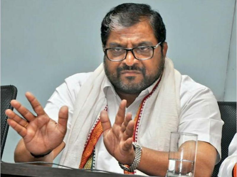 Former MP Raju Shetty has slammed the state government | 'आता मंत्री आला की दूधानेच आंघोळ घाला'; राजू शेट्टी यांचा थेट 'बारामती'तचं इशारा