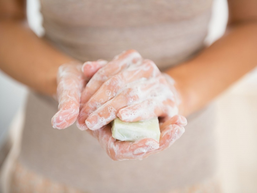 Do you make the same mistakes when using soap? If you do, it will cost more ... | साबण वापरताना तुम्हीही या चूका करता का? करत असाल तर महागात पडेल...
