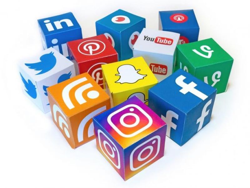 Social Media Day: Do not Make These 5 mistake while Using Social Media! | Social Media Day: सोशल मीडिया वापरताना या 5 चुका करु नका!