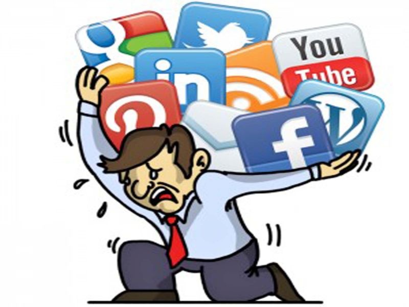editorial on social media | आपण ते हमाल, भारवाही !