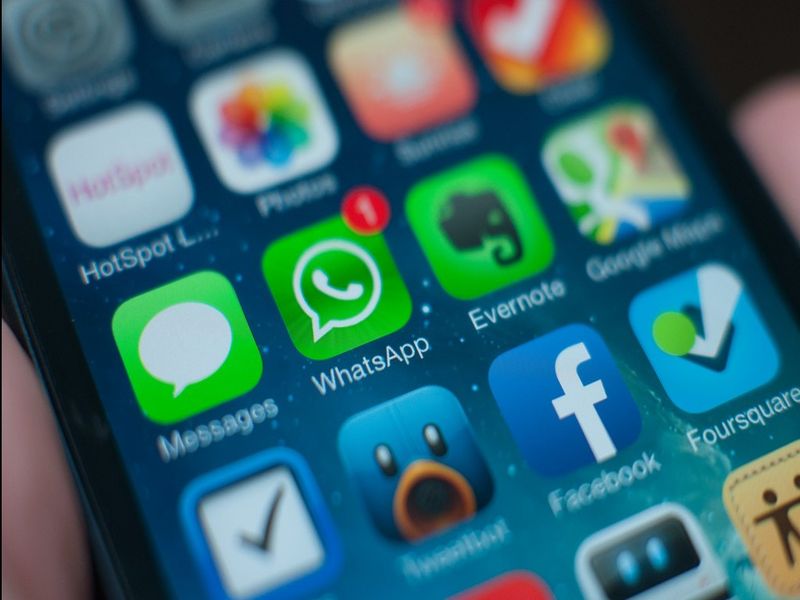Don't want WhatsApp: a special platform for messaging under government | व्हॉट्सअ‍ॅप नको : सरकारच्या अंतर्गत संदेशांसाठी बनतोय खास प्लॅटफॉर्म