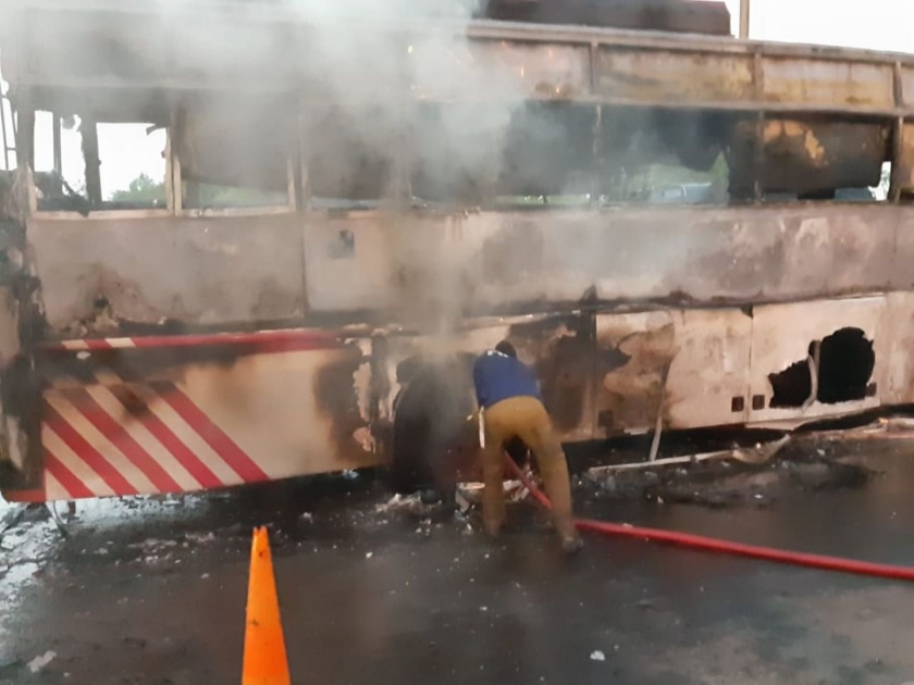 15 injured in Telangana bus accident near Solapur | सोलापूरजवळ तेलंगणाच्या बसला भीषण अपघात, 15 जण जखमी