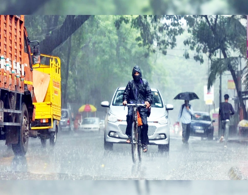 Heavy rain overnight in Solapur city; 20.8 mm of rain recorded in 24 hours | सोलापूर शहरात रात्रभर जोरदार पाऊस;  २४ तासात २०.८ मिलिमीटर पावसाची नोंद