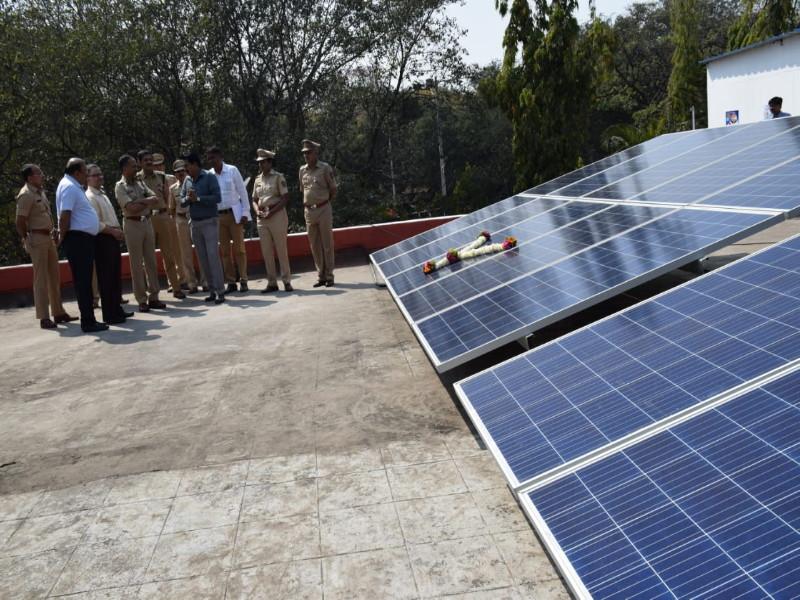 An ideal step for Chatu Shringi police station to generate solar-based electricity | सौरऊर्जेवर आधारित वीजनिर्मिती करत चतु: श्रृंगी पोलीस ठाण्याचे एक आदर्श पाऊल 