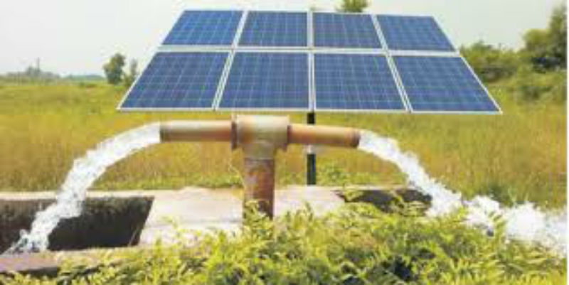 Solar pumps in 40 villages in Solapur district for drinking water | पिण्याच्या पाण्यासाठी सोलापूर जिल्ह्यातील ४० गावात सोलर पंप