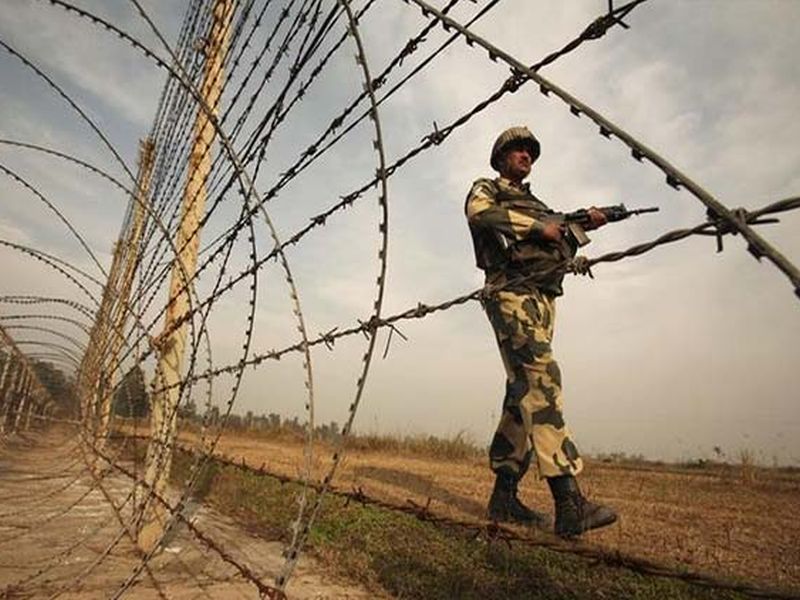 Pakistani infiltrators were foiled by "three soldiers in Veeramaran" | पाकिस्तानी घुसखोरांचा डाव उधळून लावताना सीमारेषेवर 'तीन जवानांना वीरमरण'