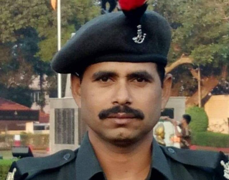 Former soldier committed suicide by jumping into the well with two children | माजी सैनिकाची दोन मुलांसह विहिरीत उडी घेवून आत्महत्या