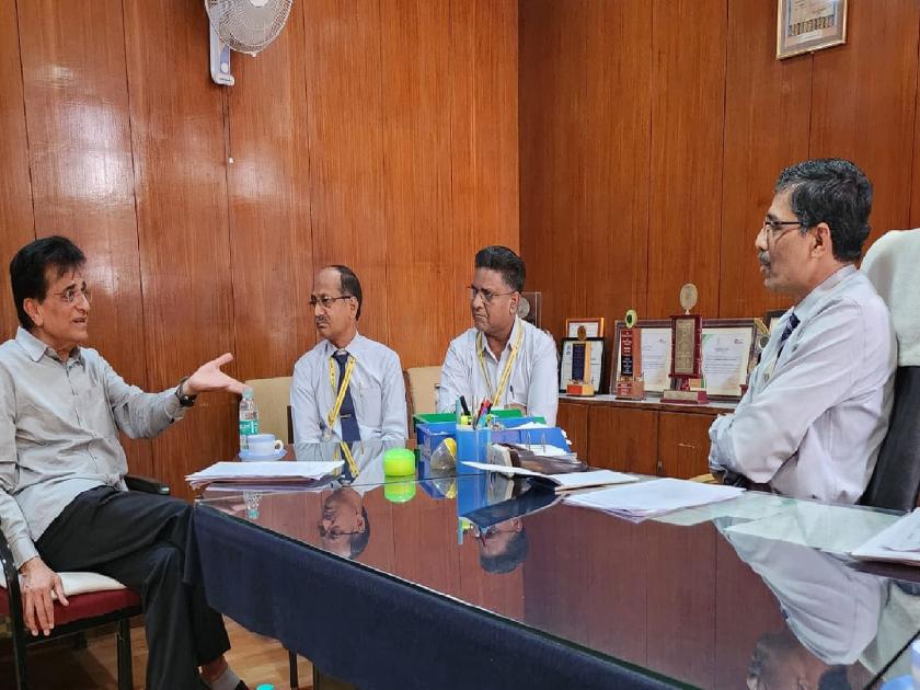 Kirit Somayya filed in Kolhapur District Bank; CEO, managers met | किरीट सोमय्या कोल्हापूर जिल्हा बँकेत दाखल; सीईओ, व्यवस्थापकांची घेतली भेट