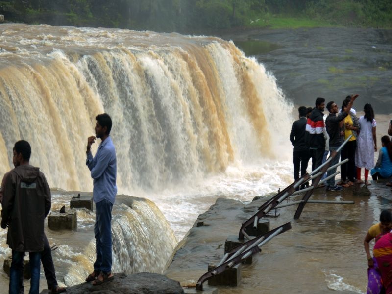 Security 'Someshwar' trust: 'Dudhsagar' protects against waterfall | सुरक्षा ‘सोमेश्वर’ भरोसे : ‘दूधसागर’ धबधब्याभोवती हवे संरक्षण