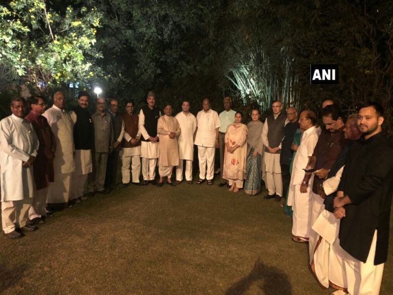 dinner hosted for opposition parties by Sonia Gandhi | सोनिया गांधींची डिनर डिप्लोमसी, शरद पवारांसह दिग्गज प्रादेशिक नेत्यांची उपस्थिती
