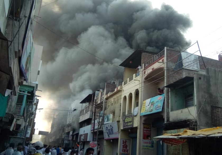 Fire breaks out in Sonai shop | सोनईतील दुकानाला भीषण आग