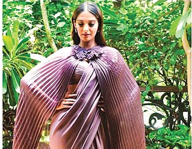 Sonam kapoor's Sari gown a new fashion | सोनमचा साडी गाऊन आपल्याला शोभेल का?