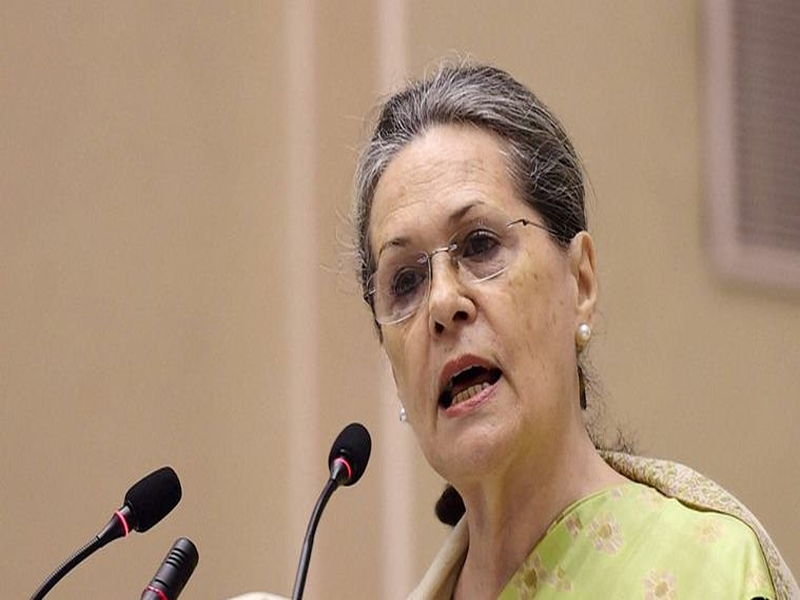 Sonia Gandhi retains interim Congress presidency | ब्रेकिंग : निर्णय झाला! काँग्रेसच्या हंगामी अध्यक्षपदी सोनिया गांधी कायम