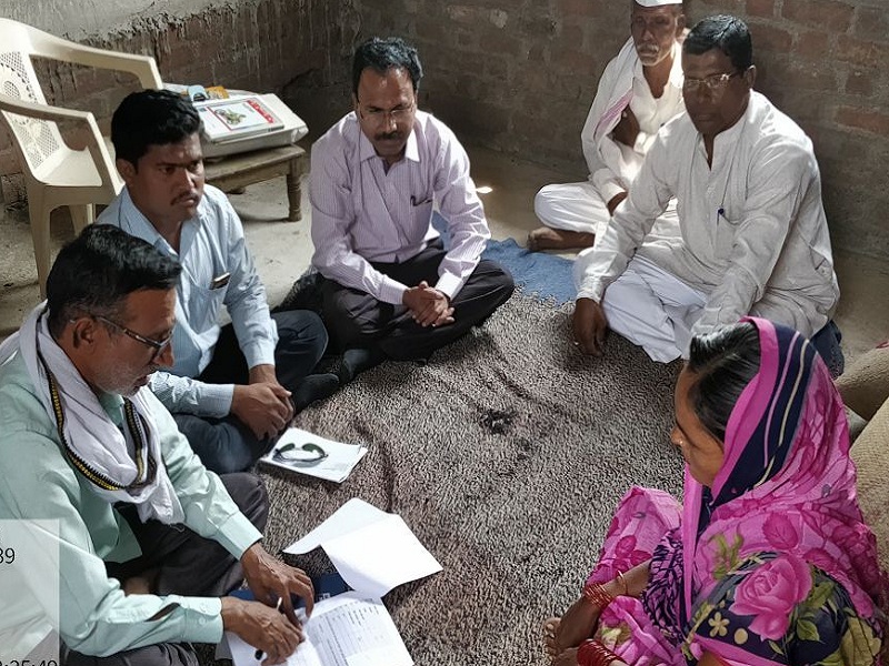 Administrative visits to 20 suicide-affected farmers in Sonpeth taluka | सोनपेठ तालुक्यातील २० आत्महत्याग्रस्त शेतकऱ्यांच्या घरी प्रशासनाच्या भेटी