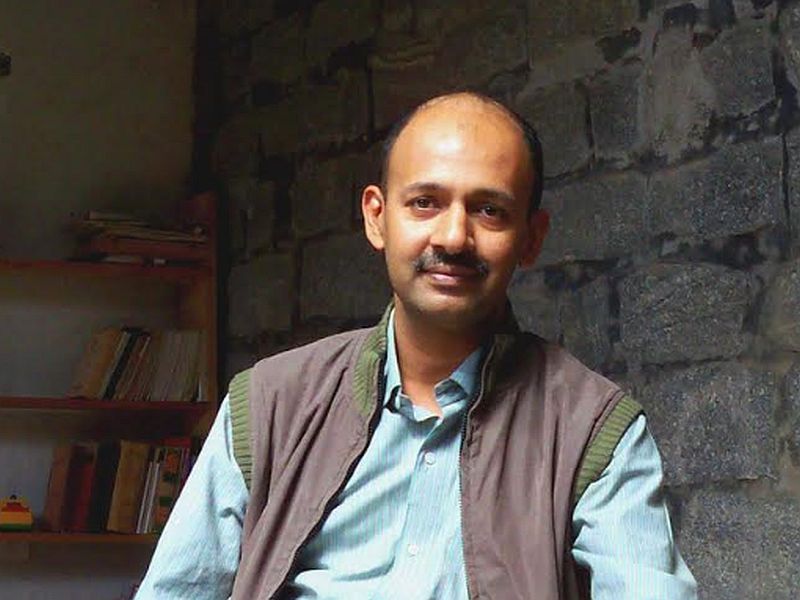 interview of Art critic, Soumik Nandy Majumdar in goa | समाजहितासाठी चित्रकलेचा वापर - शौमिक नंदी मझुमदार