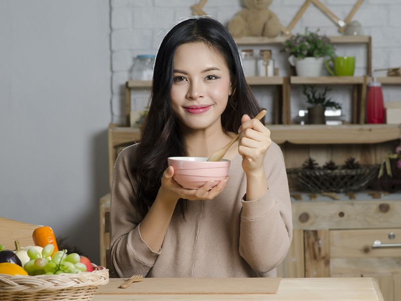 Vegetable and potato soup for better stomach | पोटासाठी फायदेशीर आहेत हे ३ खास सूप, जाणून घ्या फायदे!