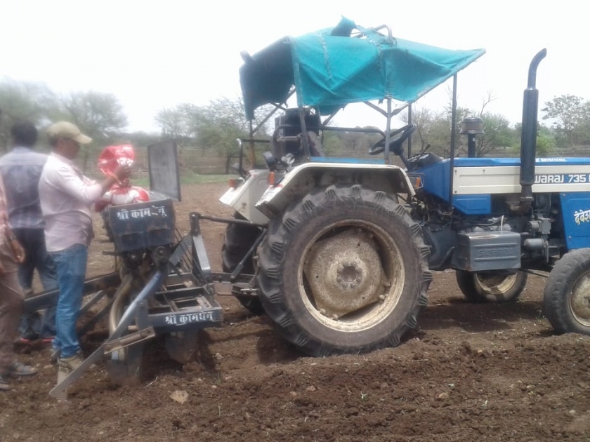 Sowing starts farmers of Washim taluka | वाशिम तालुक्यातील शेतकऱ्यांकडून पेरणीची घाई सुरूच