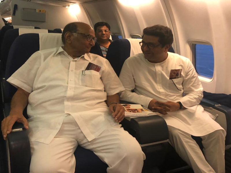 Sharad Pawar & Raj Thackeray travel in same plane | शरद पवार - राज ठाकरे एकाच विमानात; हवेत होणार 'मन(से) की बात'? 