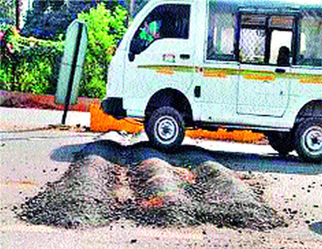  Accidental increase due to obstruction on Nashik-Aurangabad road | नाशिक-औरंगाबाद मार्गावर गतिरोधकांमुळे अपघात वाढ