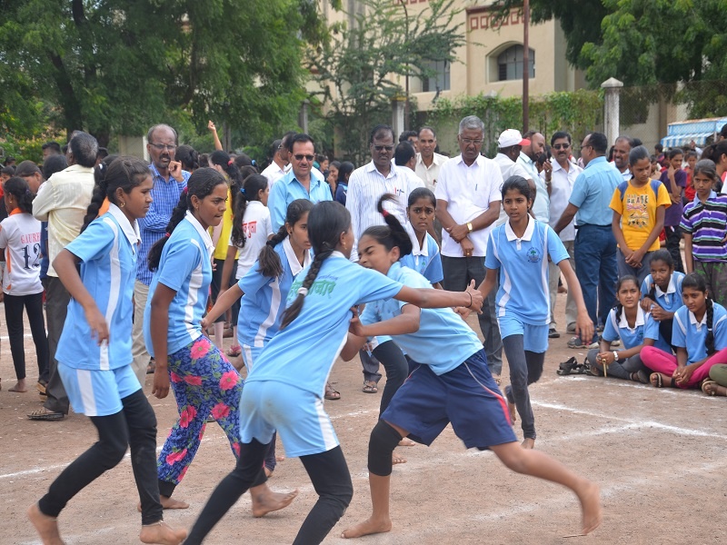 School of girls in the city taluka! | नगर तालुक्यातील शाळांना मुलींच्या खेळाचे वावडे !