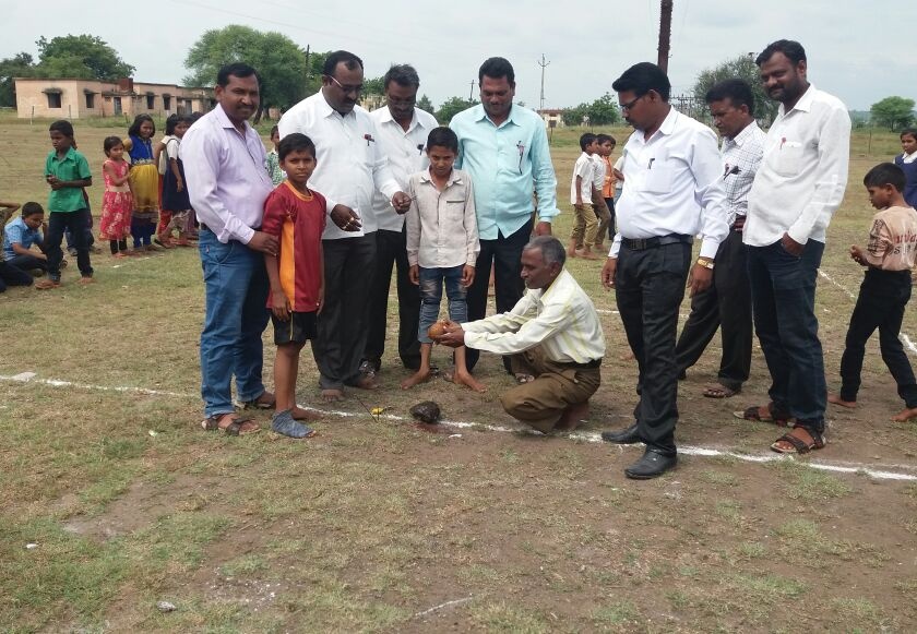 Great start of Sindhudurg district level 'CM Cup' tournament | सिंधुदुर्ग जिल्हास्तरीय 'सी एम चषक' स्पर्धेचा शानदार शुभारंभ
