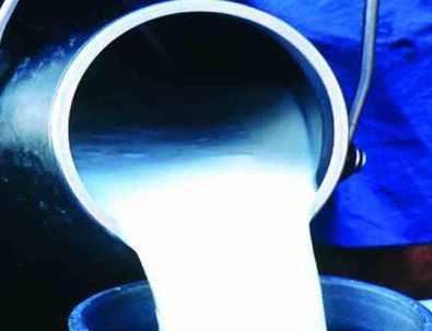 CoronaVirus Distribution down of 30 lakh liters of milk in the state hrb | CoronaVirus राज्यात ३० लाख लीटर दूध वितरणाला फटका