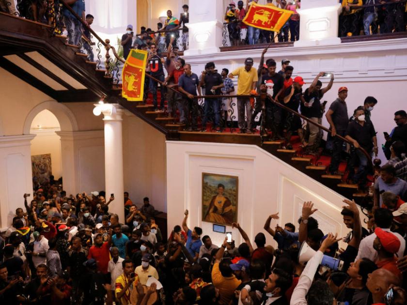 Seventy years of terrible economic crisis meaning anger in Sri Lanka editorial on economic crisis in sri lanka president house | सत्तर वर्षातील भीषण आर्थिक संकट, श्रीलंकेतल्या संतापाचा अर्थ