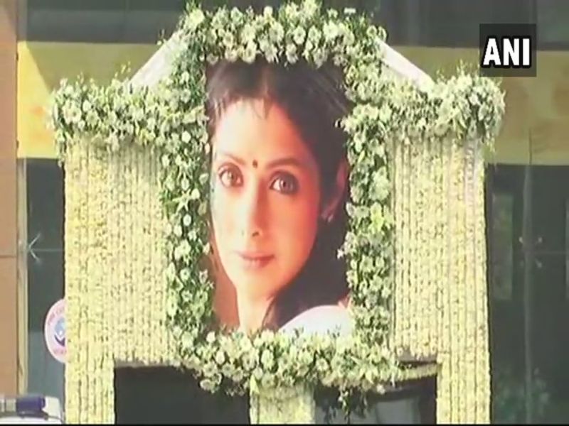 Sridevi Funeral Updates LIVE - Bollywood Actress Sridevi's funeral in mumbai | Sridevi Funeral- श्रीदेवी अनंतात विलीन, शासकीय इतमामात पार्थिवावर अंत्यसंस्कार