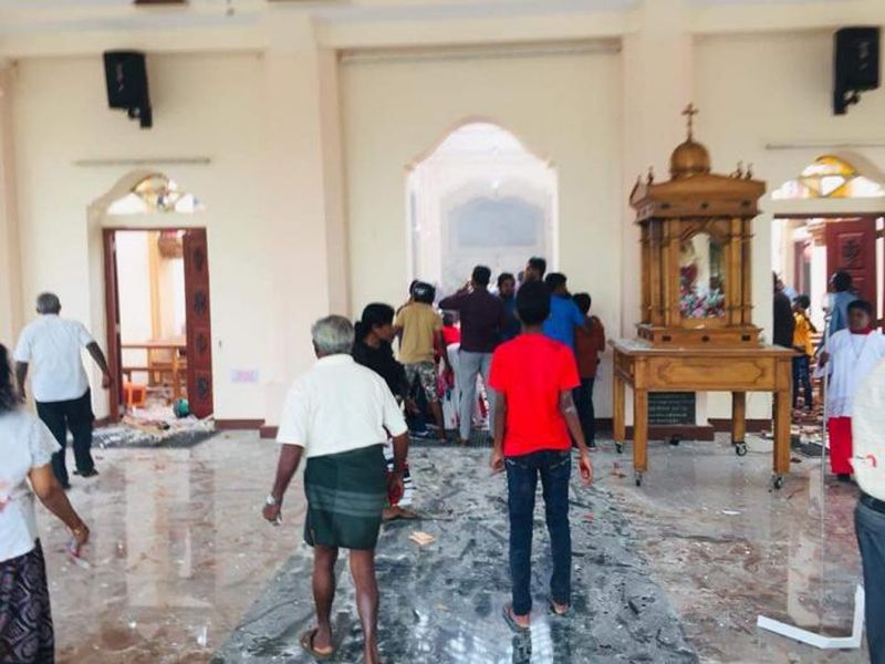 Sri Lanka Defence Minister orders night curfew after blasts | Sri Lanka bomb blasts : श्रीलंकेतील कोलंबोमध्ये आठवा बॉम्बस्फोट, संचारबंदी लागू