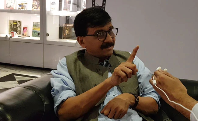 Sanjay Raut, who is afraid of nail cutters, uses the language of Talawari, BJP's boorish criticism by nilesh rane | नेलकटरला घाबरणारे संजय राऊत तलावारीची भाषा करतात, भाजपची बोचरी टीका