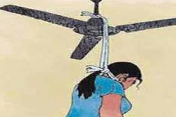 Minor girl suicide after being strangled in Satara | साताऱ्यात गळफास घेऊन अल्पवयीन मुलीची आत्महत्या