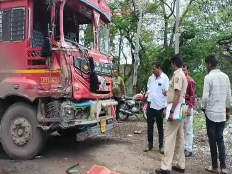 Three car accident on Pune Nashik highway 5 passengers of ST injured others narrowly escaped | पुणे नाशिक महामार्गावर तीन गाड्यांच्या अपघात; एसटीतील ५ प्रवासी जखमी, इतर थोडक्यात बचावले
