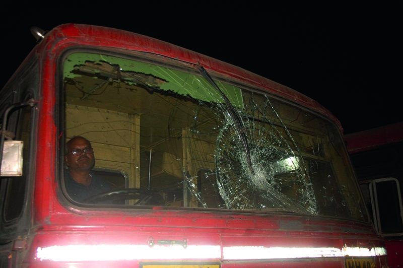 11 bus crashes in Buldhana district; Loss of 91 thousand | बुलडाणा जिल्ह्यात ११ बसची तोडफोड; ९१ हजारांचे नुकसान