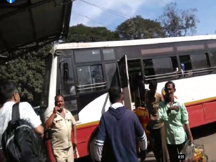 Maharashtra Karnataka Border Dispute, Maharashtra-Karnataka bus service started from Kolhapur | Maharashtra Karnataka Border Dispute : एसटी प्रवाशांना दिलासा, कोल्हापुरातून महाराष्ट्र-कर्नाटक बससेवा सुरु