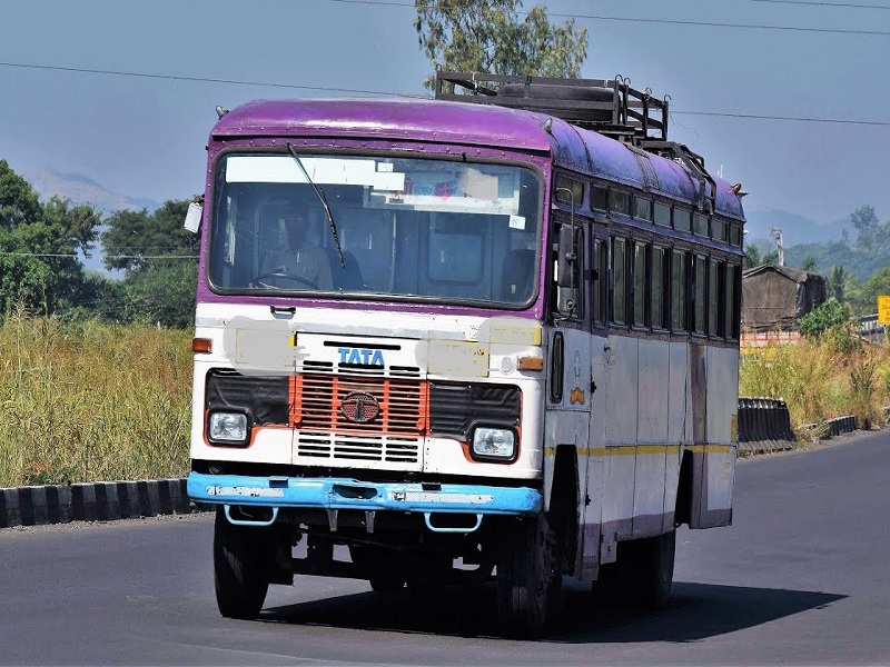 Youth dies on the spot in ST bus-bicycle accident; Incident on Pune-Solapur highway | ST बस-दुचाकीच्या भीषण अपघातात युवकाचा जागीच मृत्यू; पुणे-सोलापूर महामार्गावरील घटना