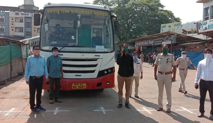 Buses will run at full capacity in Ratnagiri from tomorrow | रत्नागिरीत उद्यापासून पूर्ण आसन क्षमतेने धावणार बसेस