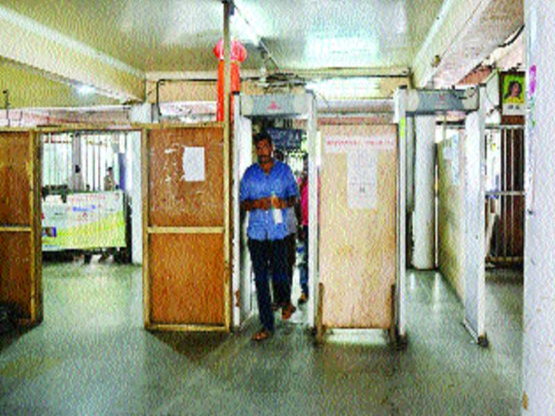 Damage management of security system at Mumbai Central Agra; CCTV close | मुंबई सेंट्रल आगारात सुरक्षा यंत्रणेचे ढिसाळ व्यवस्थापन; सीसीटीव्ही बंद