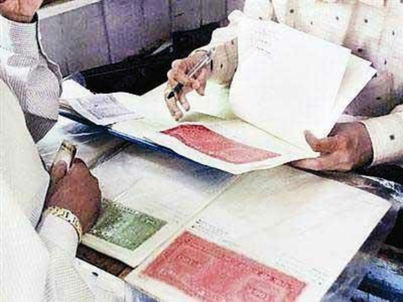 One crore stamp duty collected in 15 days; Decline in sales due to closure of discounts | १५ दिवसांत एक कोटी मुद्रांक शुल्क जमा; सवलत बंद झाल्याने खरेदी-विक्रीत घट