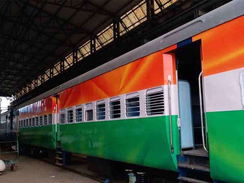 PM Narendra Modi's dream train steam express | ३०० कर्मचाऱ्यांनी १६ दिवसात तयार केली मोदींच्या स्वप्नातील ट्रेन, जाणून घ्या खासियत