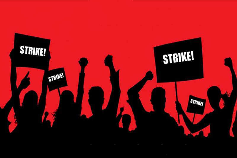 The contract workers of Adani Company unleashed strike | अदानी कंपनीचे कंत्राटी कामगार बेमुदत संपावर