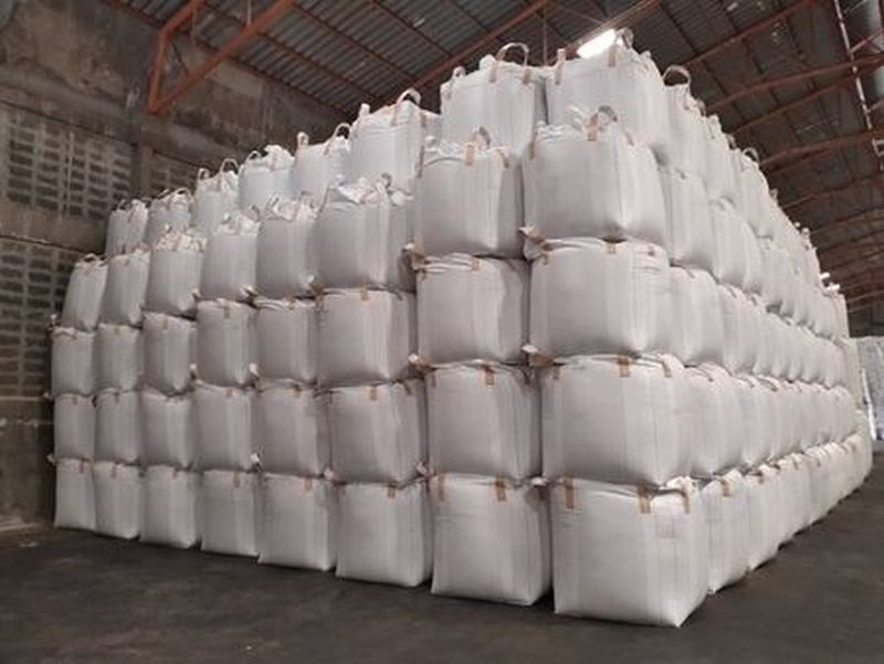 2200 tons of urea available in Akola district! | अकोला जिल्ह्यात युरियाचा २२०० टन साठा उपलब्ध!