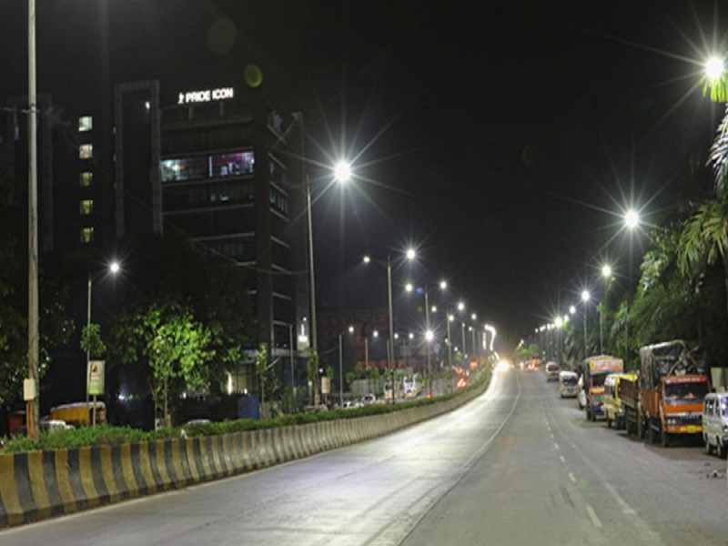 Pune Municipal Corporation will color 6,000 street lights in the same color; It will cost around 2 crores | पुणे महापालिका ६ हजार पथदिव्यांना एकसारखी रंगरगोटी करणार; तब्बल २ कोटी खर्च येणार