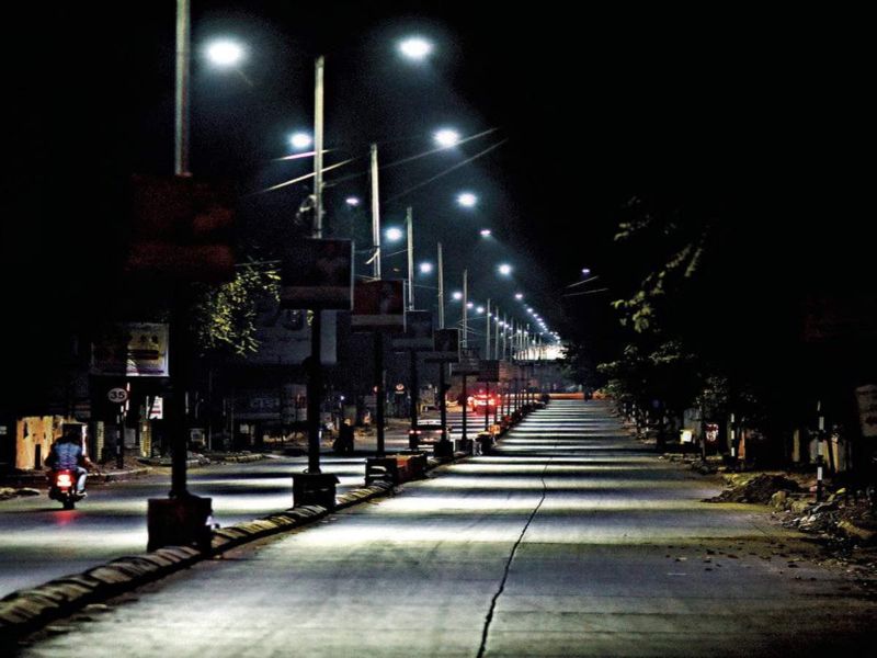Seven thousand street lights in Nagpur will not be luminated immediately! | नागपुरातील सात हजार पथदिवे तूर्त लागणार नाही!